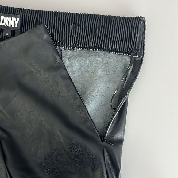 021 New DKNY Womens Faux Leather High Rise Ankle
Pants Size M - Picture 10 of 10